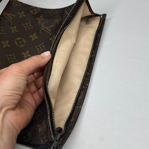 Louis Vuitton Vintage Large Zip
Top Clutch Bag Pouch 9.75” x 7.5” x 2” - Picture 12 of 15